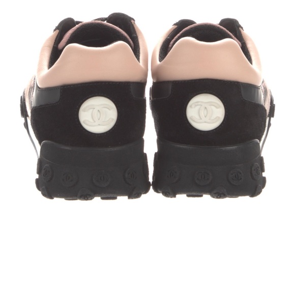 COPY - Chanel
Interlocking CC Logo Nylon Sneakers
Size: 8.5 - Picture 2 of 7